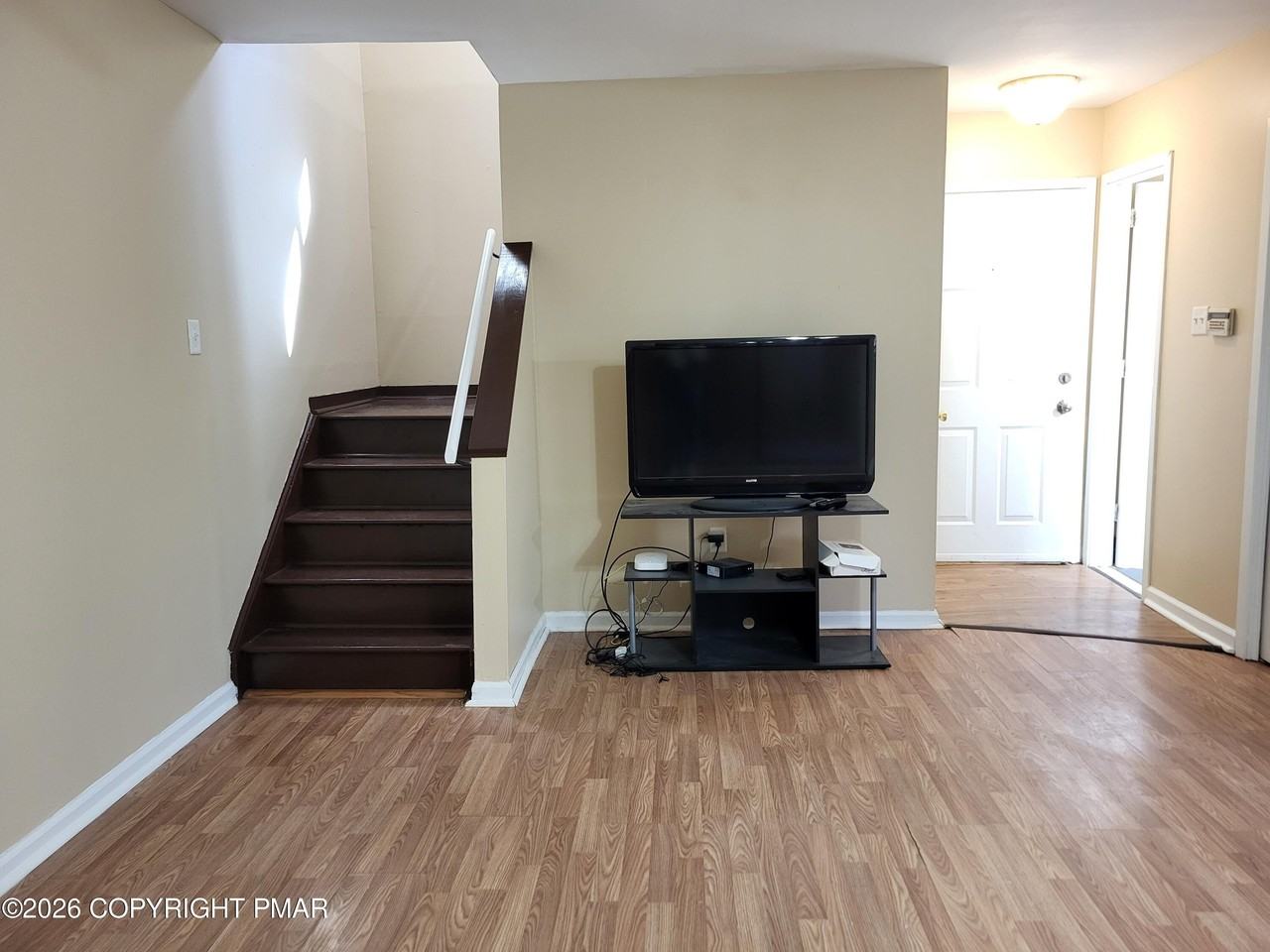 402 Tudor Ct - Photo 3 of 29