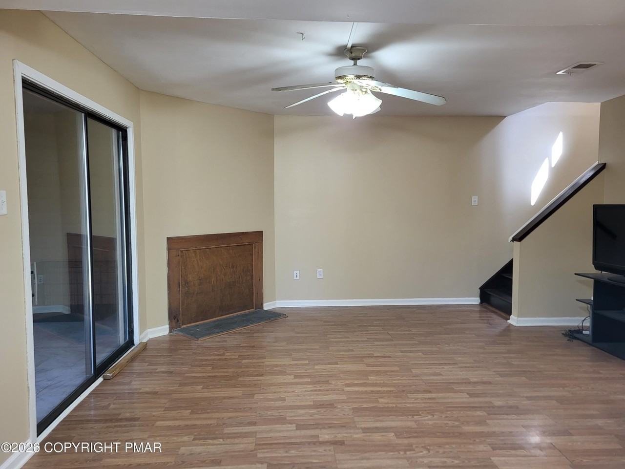 402 Tudor Ct - Photo 4 of 29