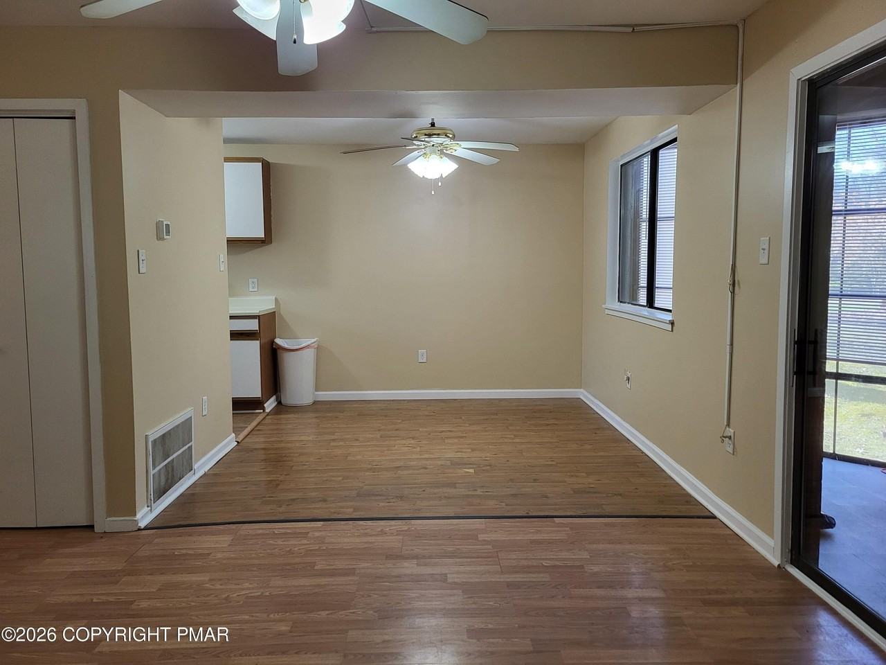 402 Tudor Ct - Photo 5 of 29