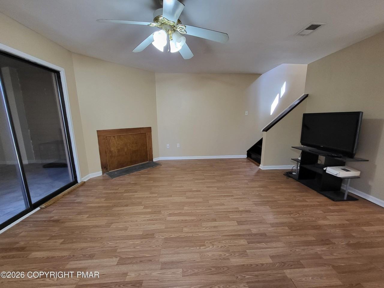 402 Tudor Ct - Photo 6 of 29