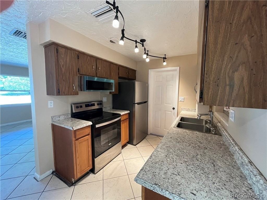 35 S Lucille St - Photo 3 of 10