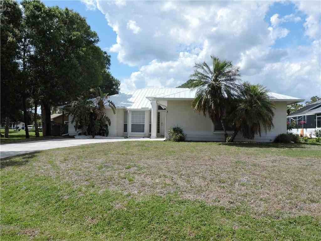 671 Concha Dr - Photo 3 of 33