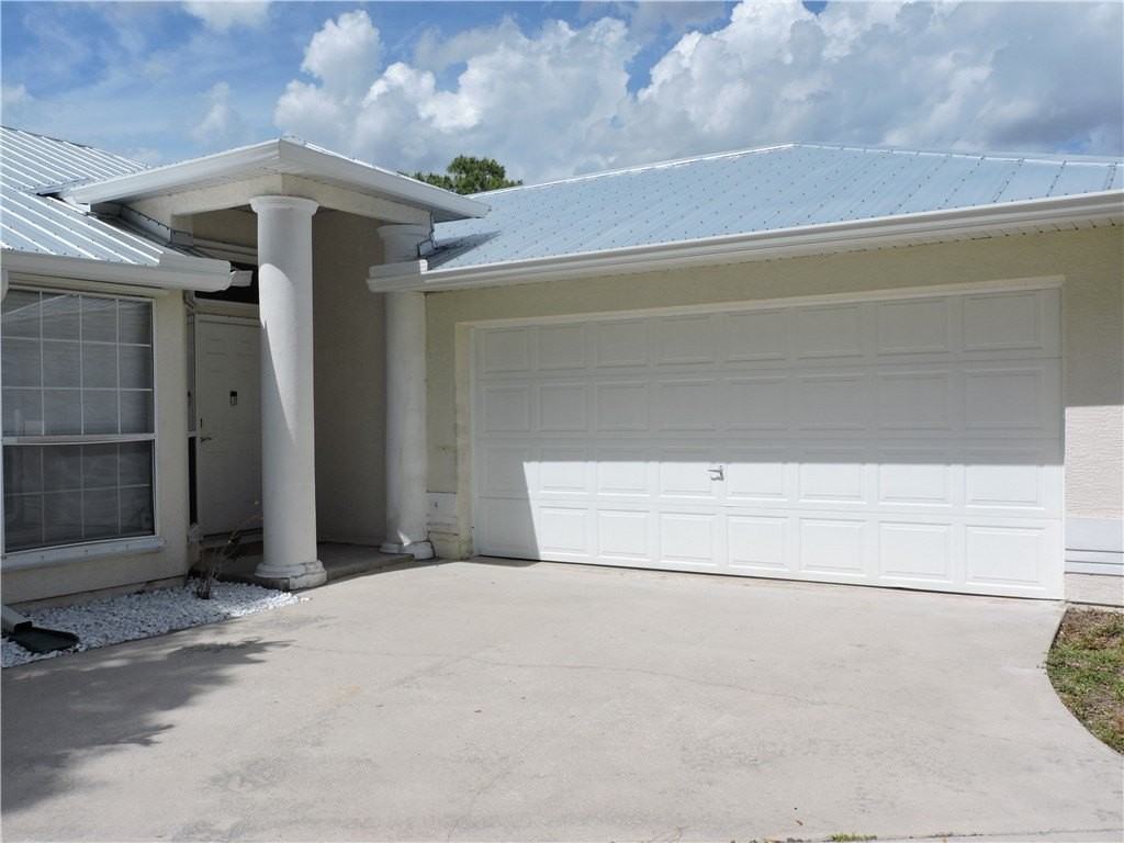 671 Concha Dr - Photo 4 of 33