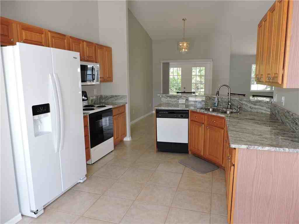 671 Concha Dr - Photo 6 of 33