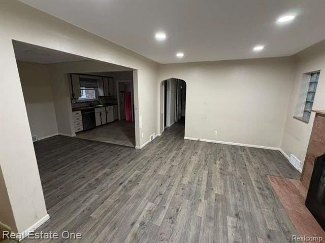6835 Rosemont Ave - Photo 2 of 13