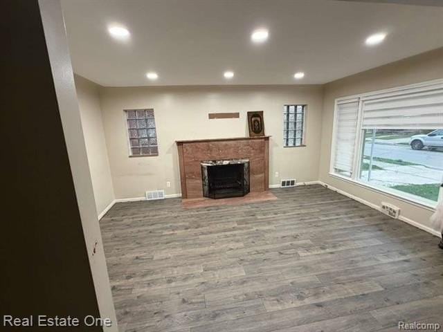 6835 Rosemont Ave - Photo 3 of 13