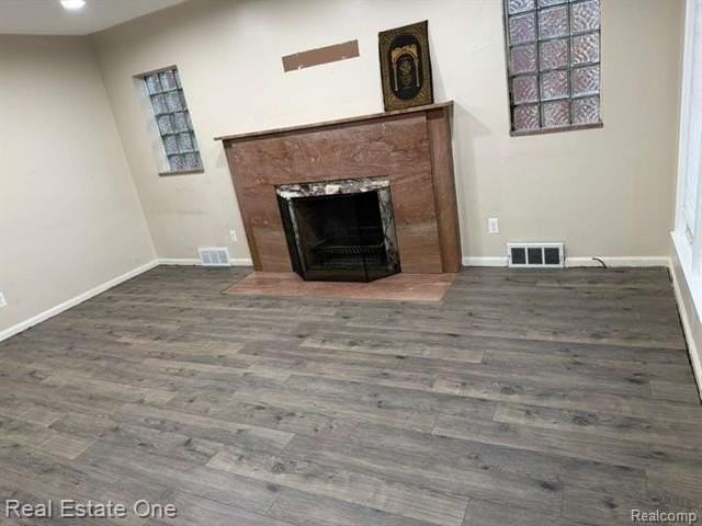 6835 Rosemont Ave - Photo 6 of 13