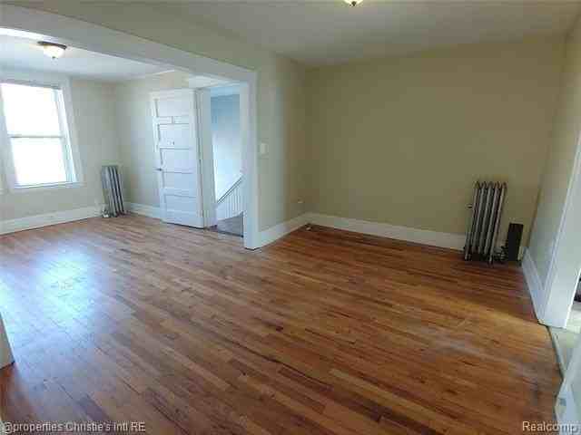 1535 W Canfield St #4 - Photo 2 of 8