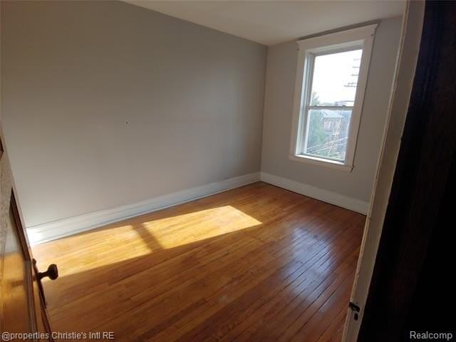 1535 W Canfield St #4 - Photo 7 of 8