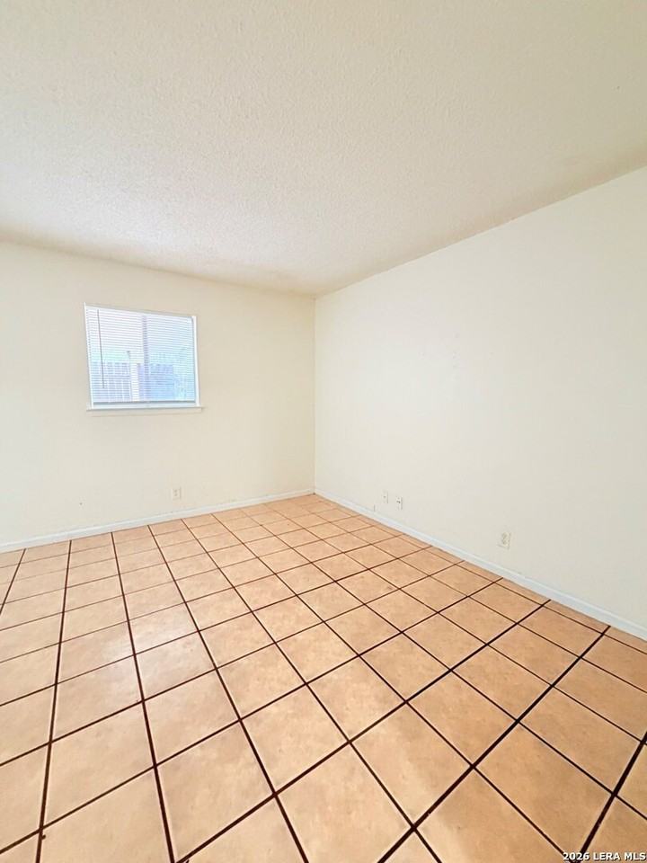 4813 Fred May St - Photo 7 of 17