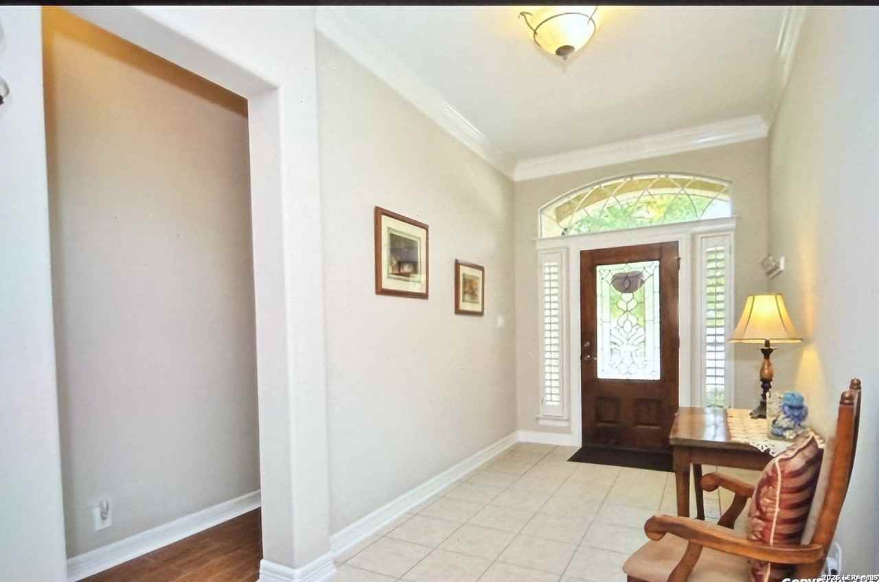 418 Cypress Trl - Photo 2 of 8