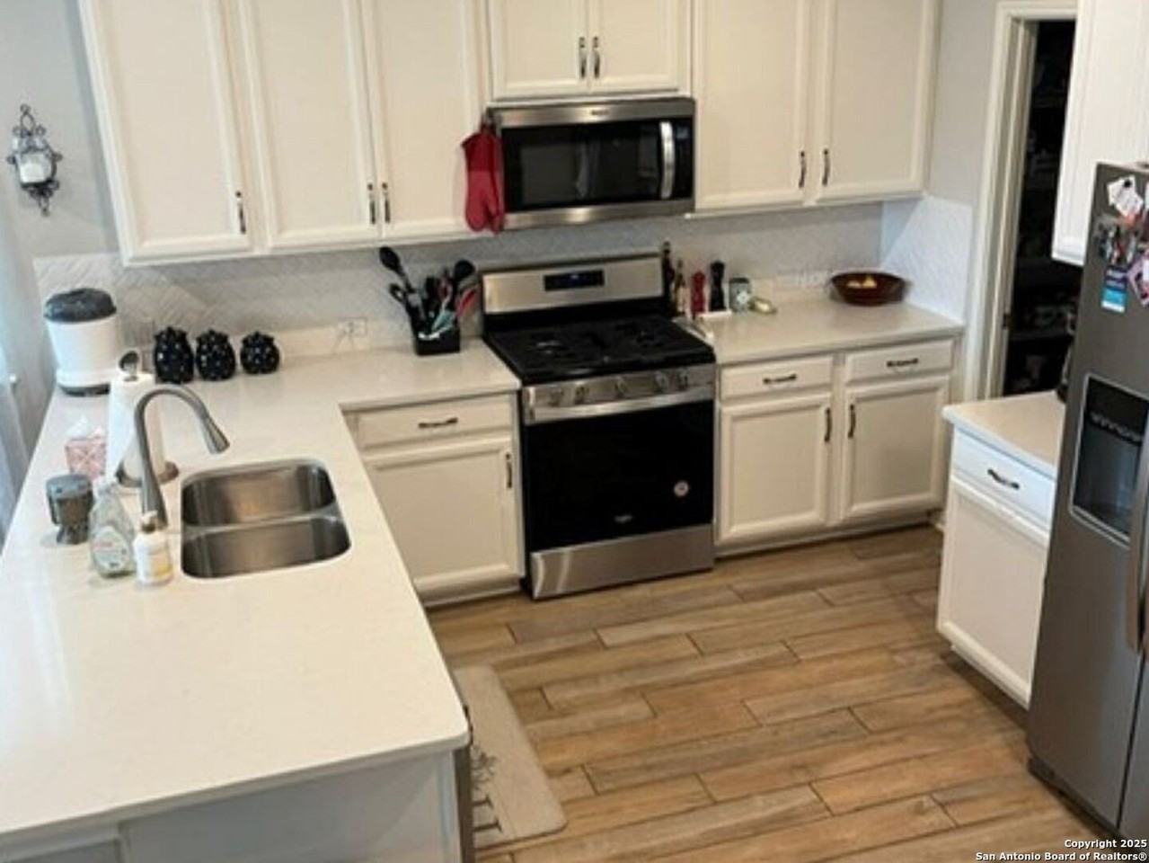9102 Novacek Blvd - Photo 3 of 24