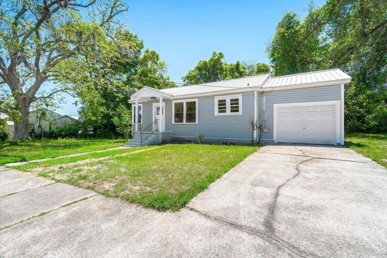 9 Spencer St - Photo 2 of 25