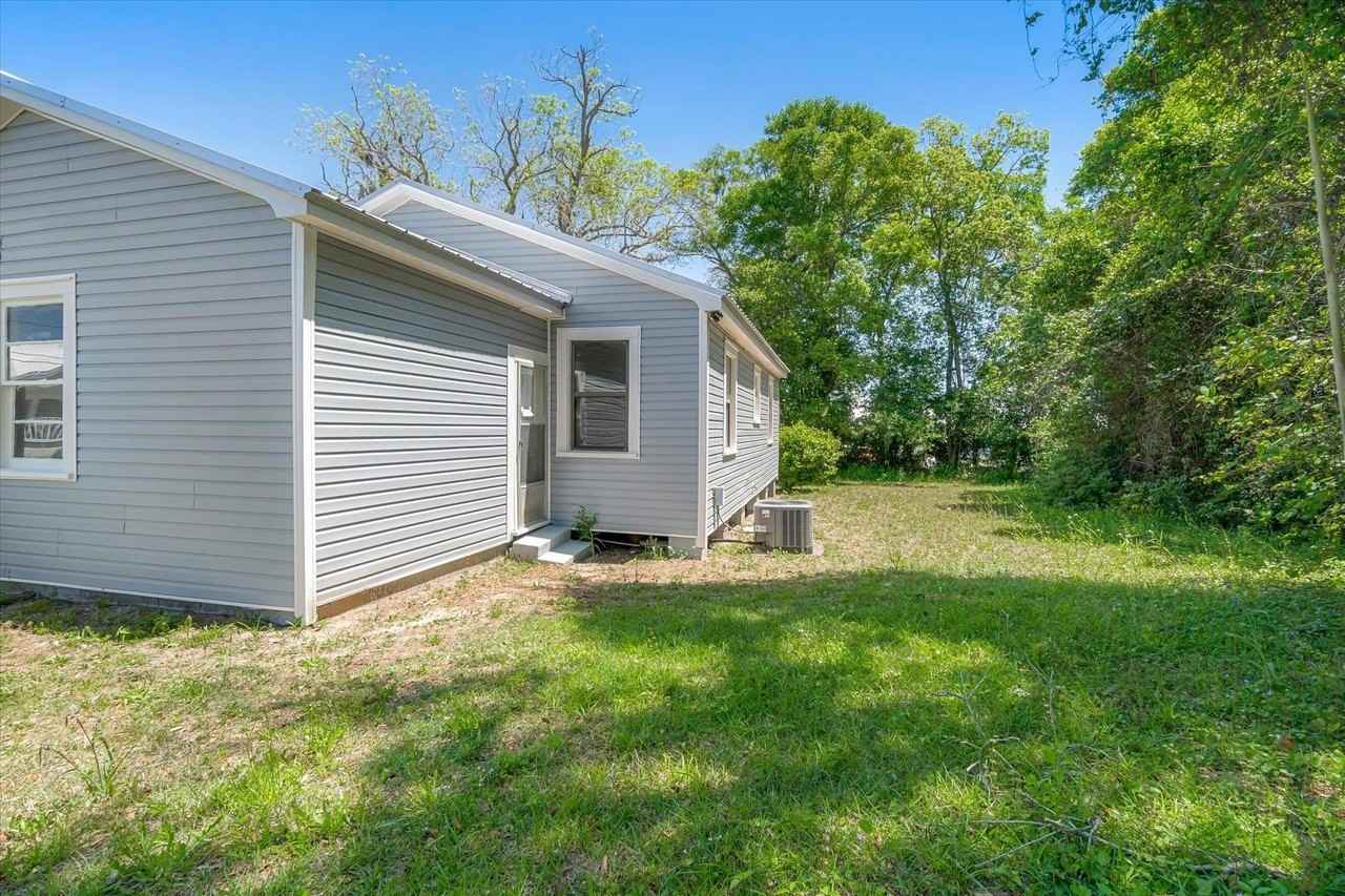 9 Spencer St - Photo 3 of 25