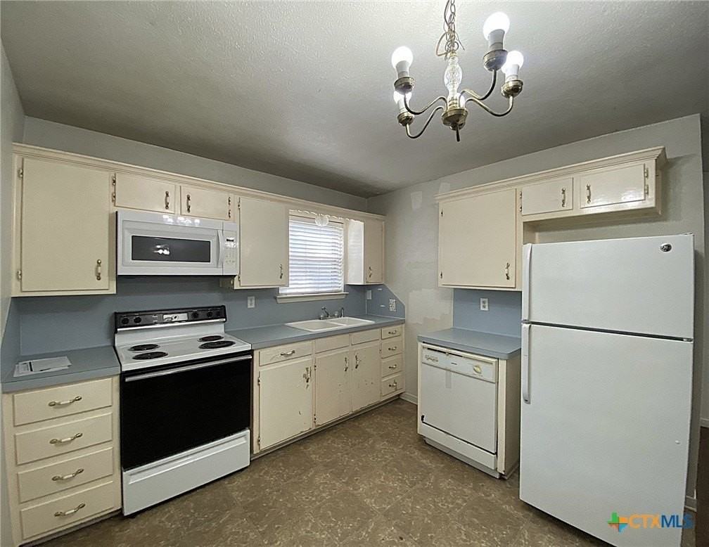 1312 W Avenue D - Photo 4 of 14