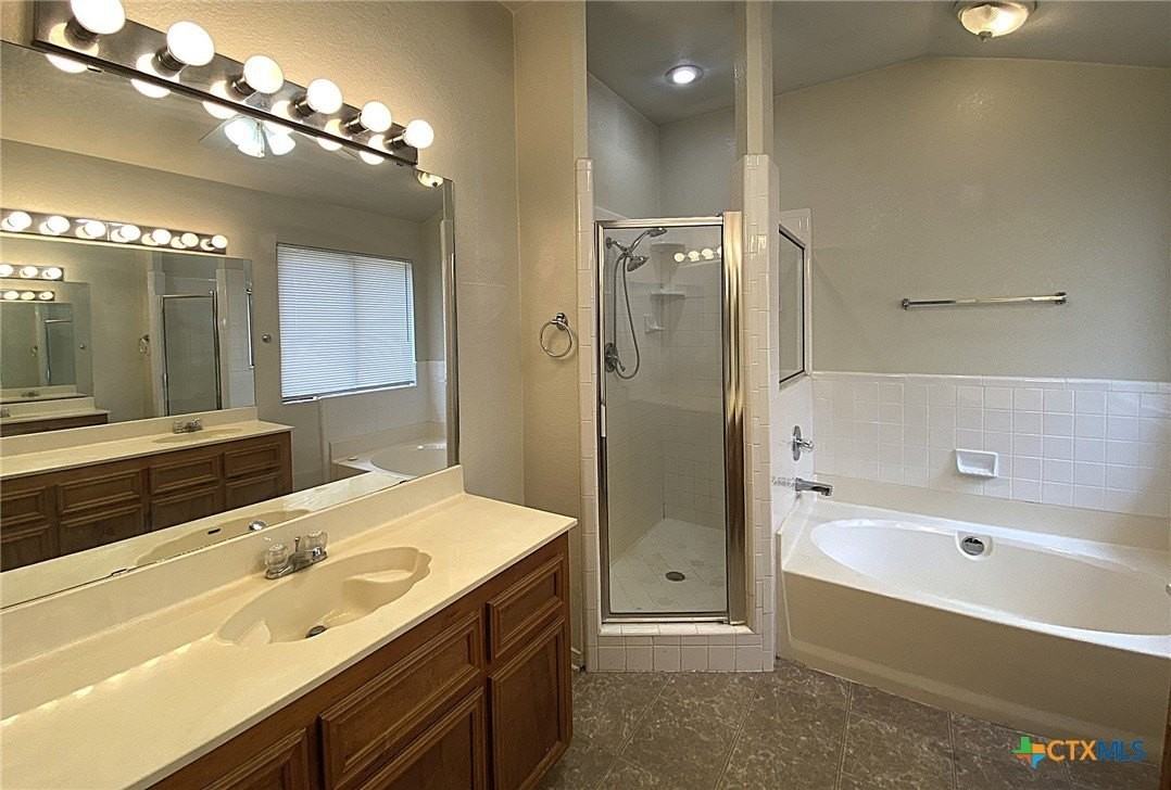 1312 W Avenue D - Photo 7 of 14