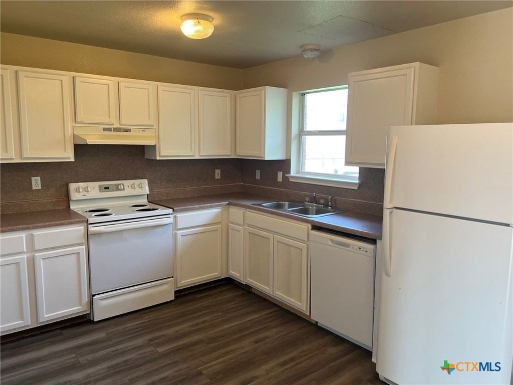 2811 Cantabrian Dr #D - Photo 3 of 11