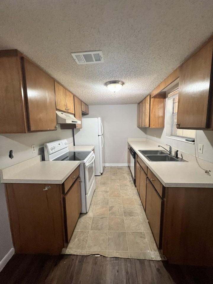 2406 Ramblewood Ct #B - Photo 6 of 13
