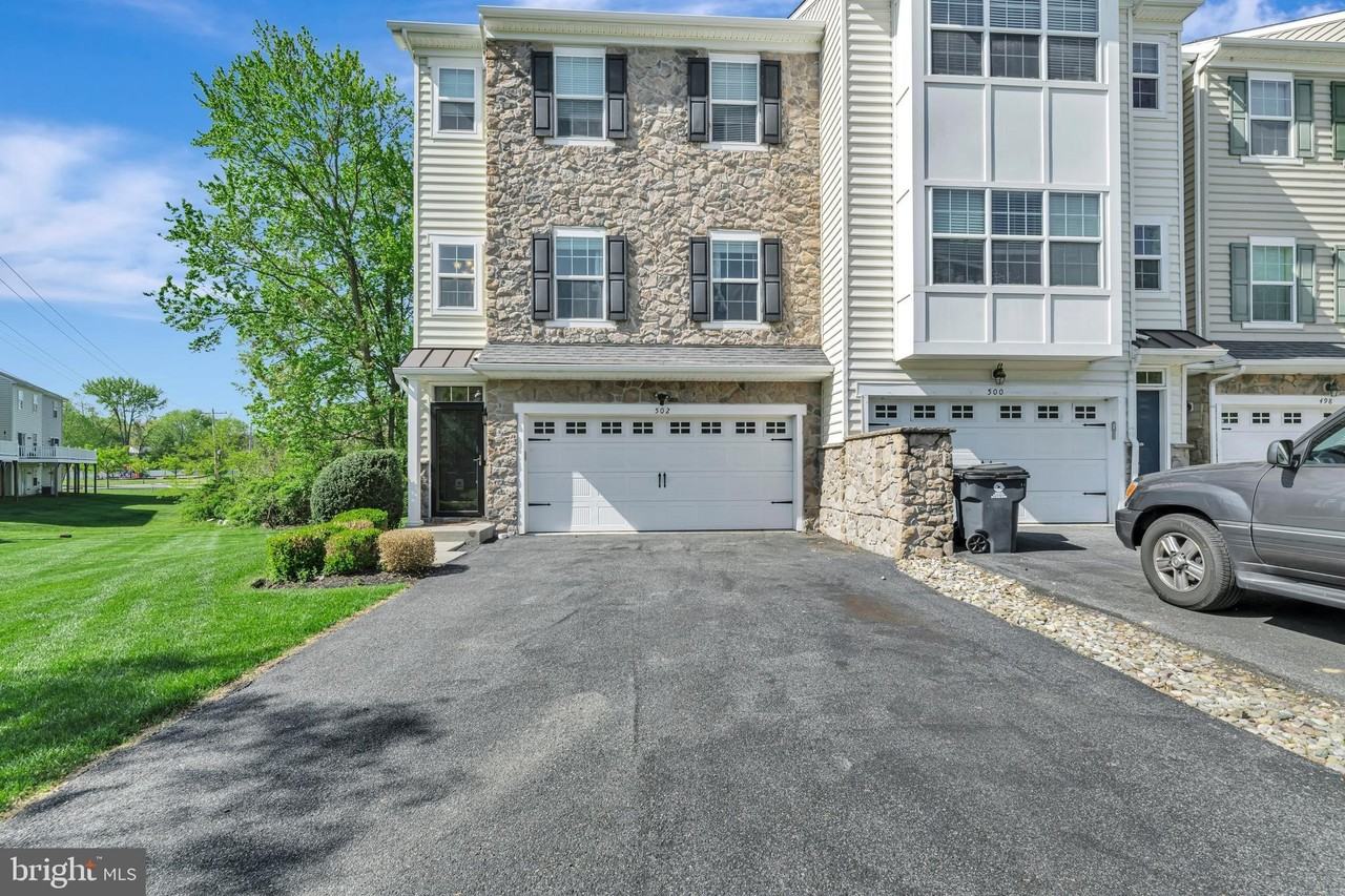 502 Jacobsen Dr - Photo 2 of 25