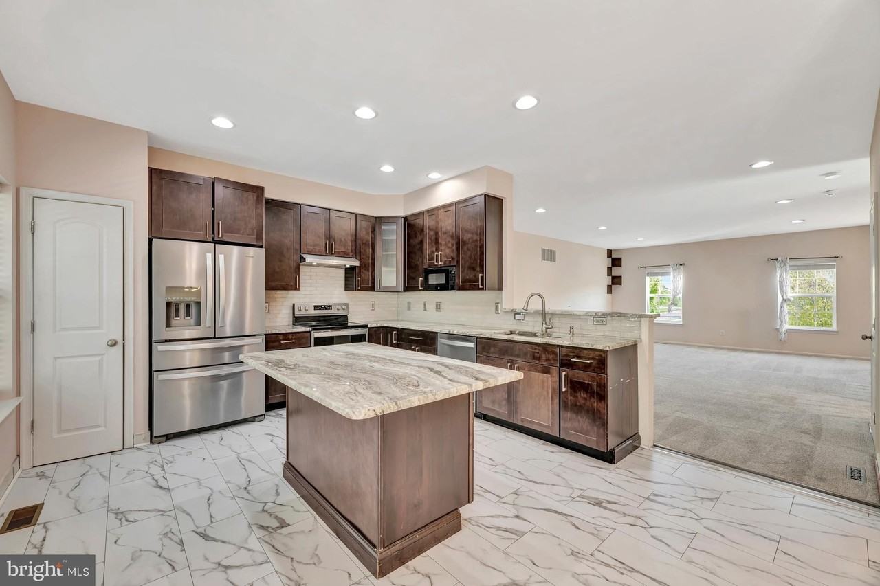 502 Jacobsen Dr - Photo 3 of 25