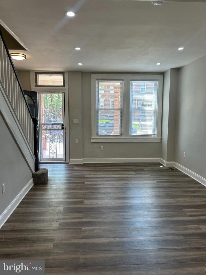 2828 Lake Ave - Photo 4 of 25