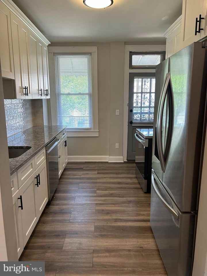 2828 Lake Ave - Photo 6 of 25