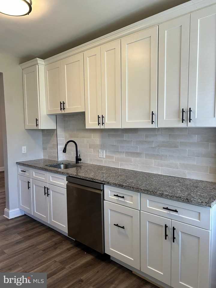 2828 Lake Ave - Photo 7 of 25