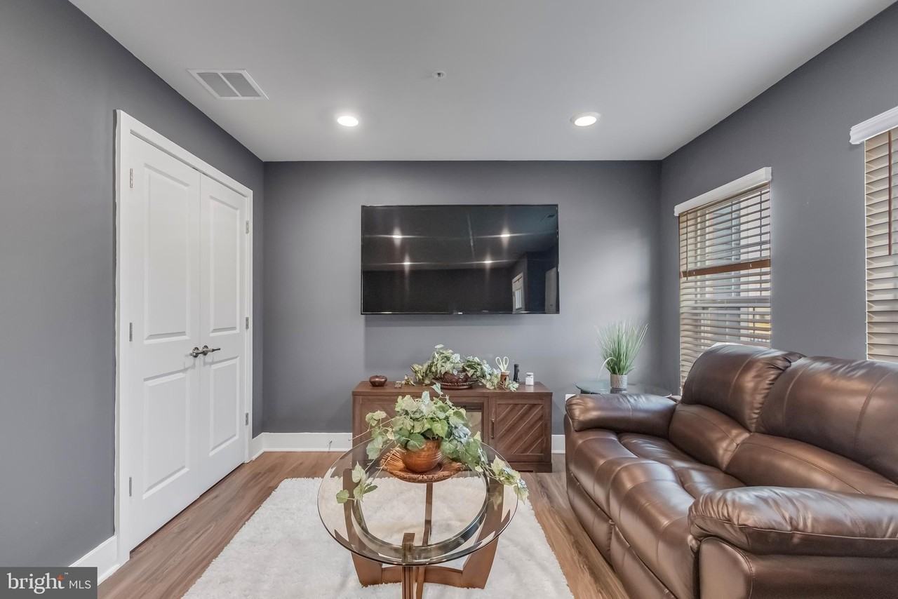 7806 Johnnycake Rd - Photo 5 of 28