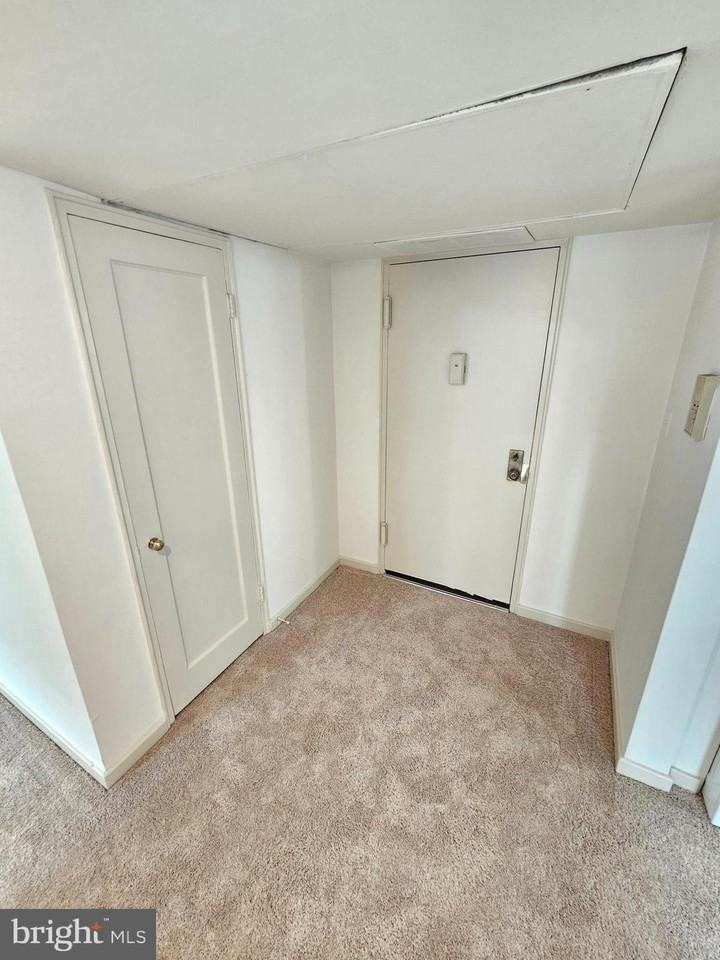 2205 Washington Ave #201 - Photo 2 of 20