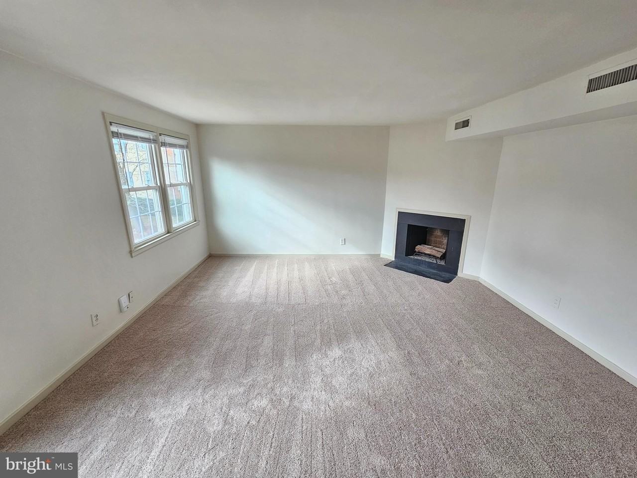 2205 Washington Ave #201 - Photo 3 of 20