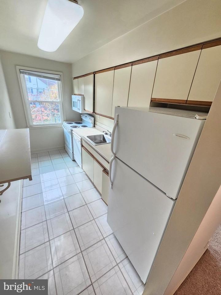 2205 Washington Ave #201 - Photo 5 of 20