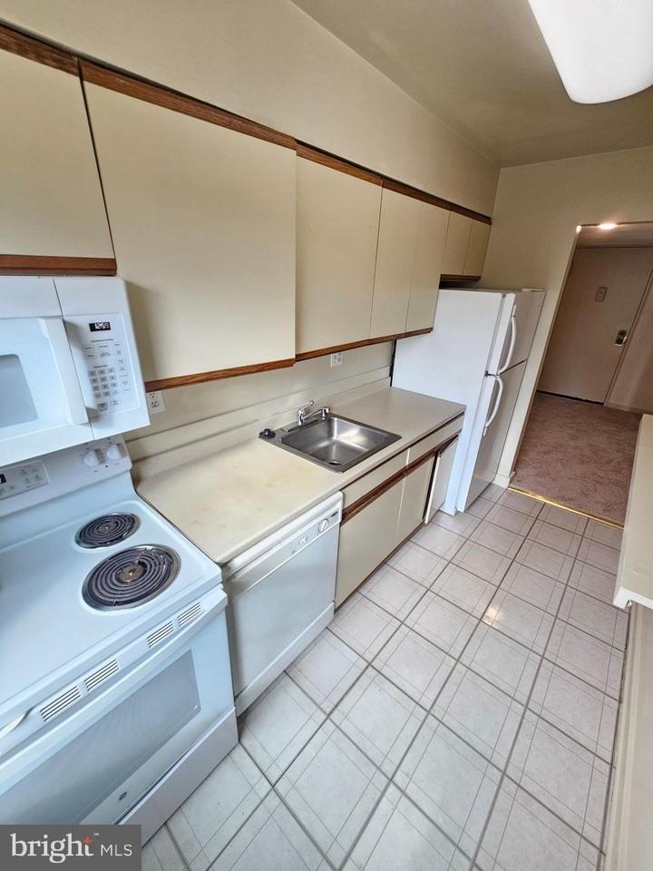 2205 Washington Ave #201 - Photo 6 of 20