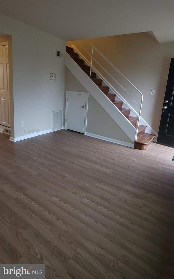 2528 Iverson St - Photo 4 of 7