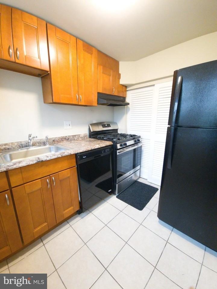 2528 Iverson St - Photo 5 of 7