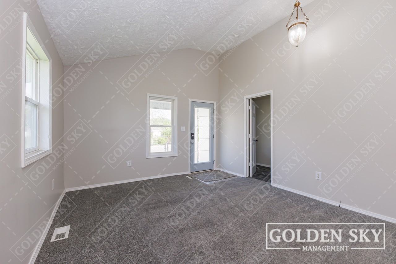 3013 S Pershing Dr #1 - Photo 4 of 10