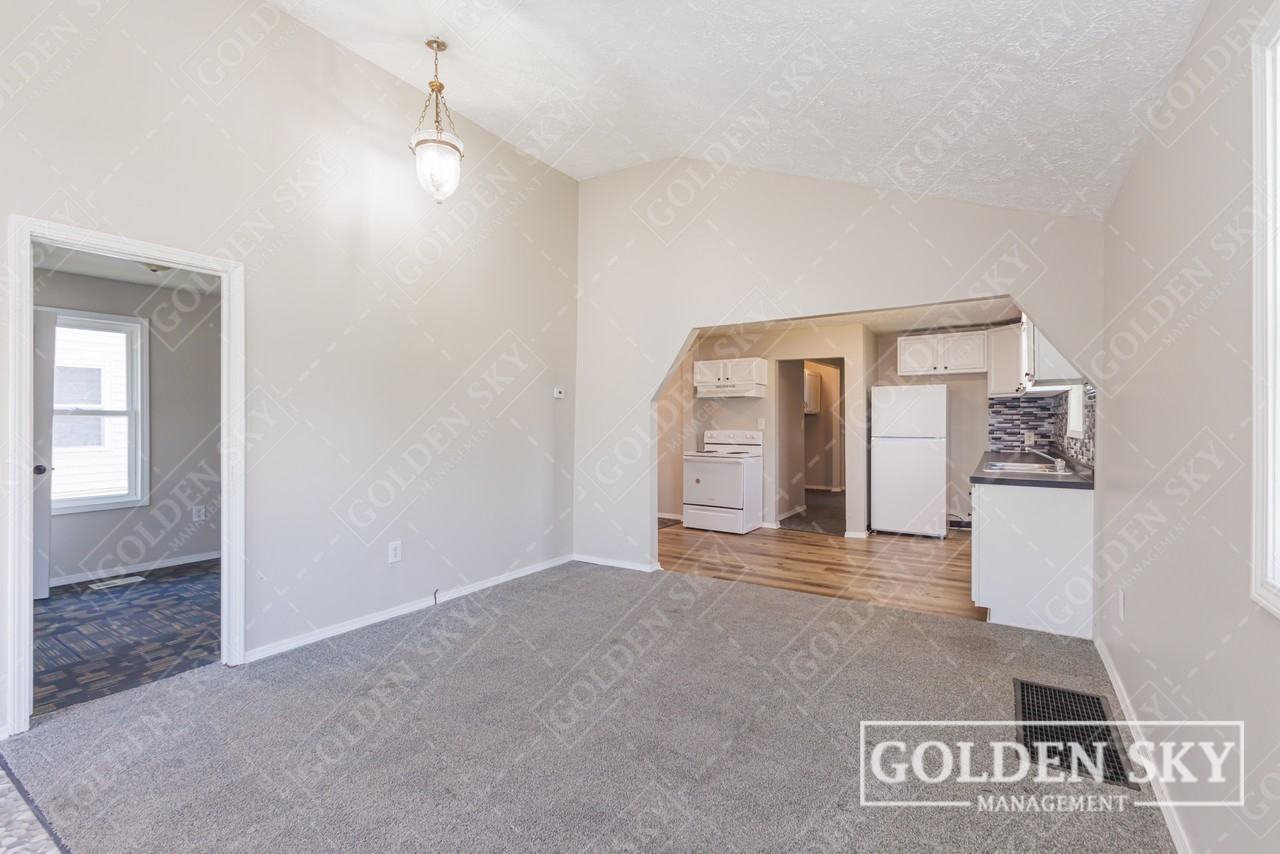 3013 S Pershing Dr #1 - Photo 5 of 10