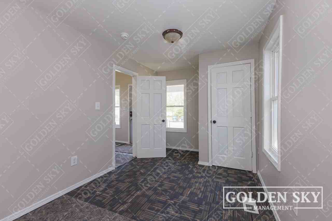 3013 S Pershing Dr #1 - Photo 6 of 10