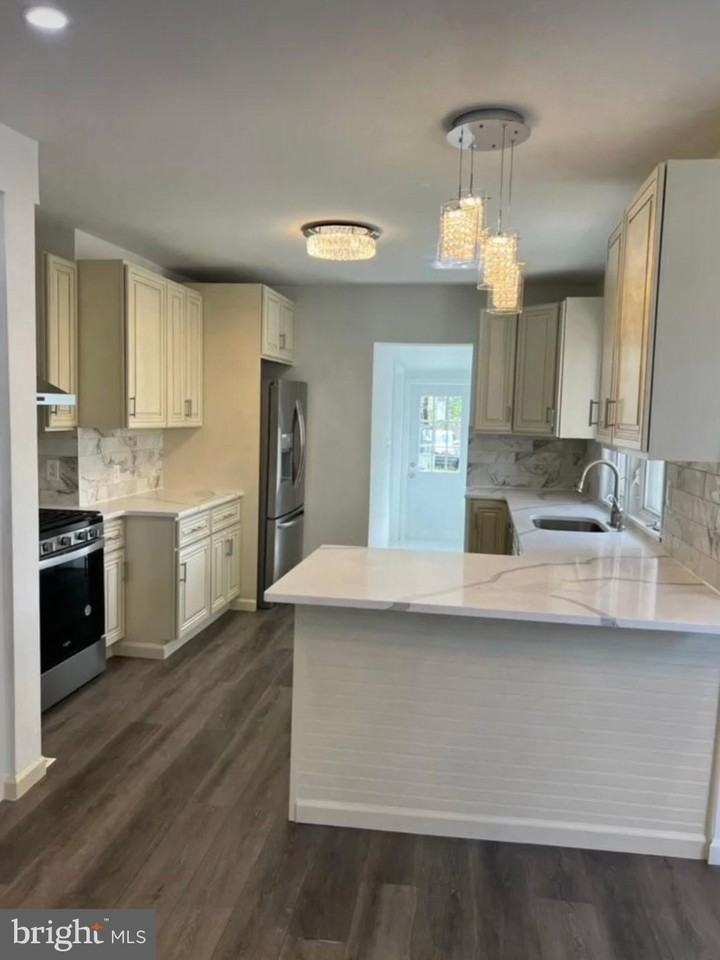 224 Mill St - Photo 2 of 5