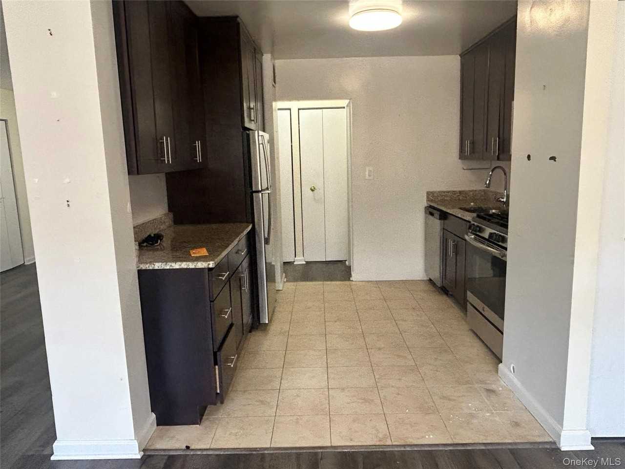 854 E Broadway ##6b - Photo 6 of 14