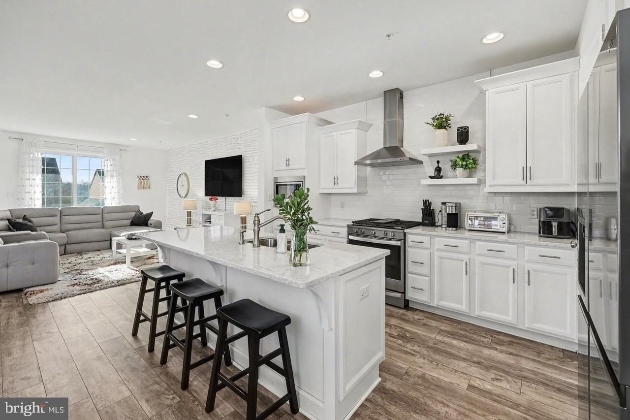 3111 Ben St - Photo 5 of 26