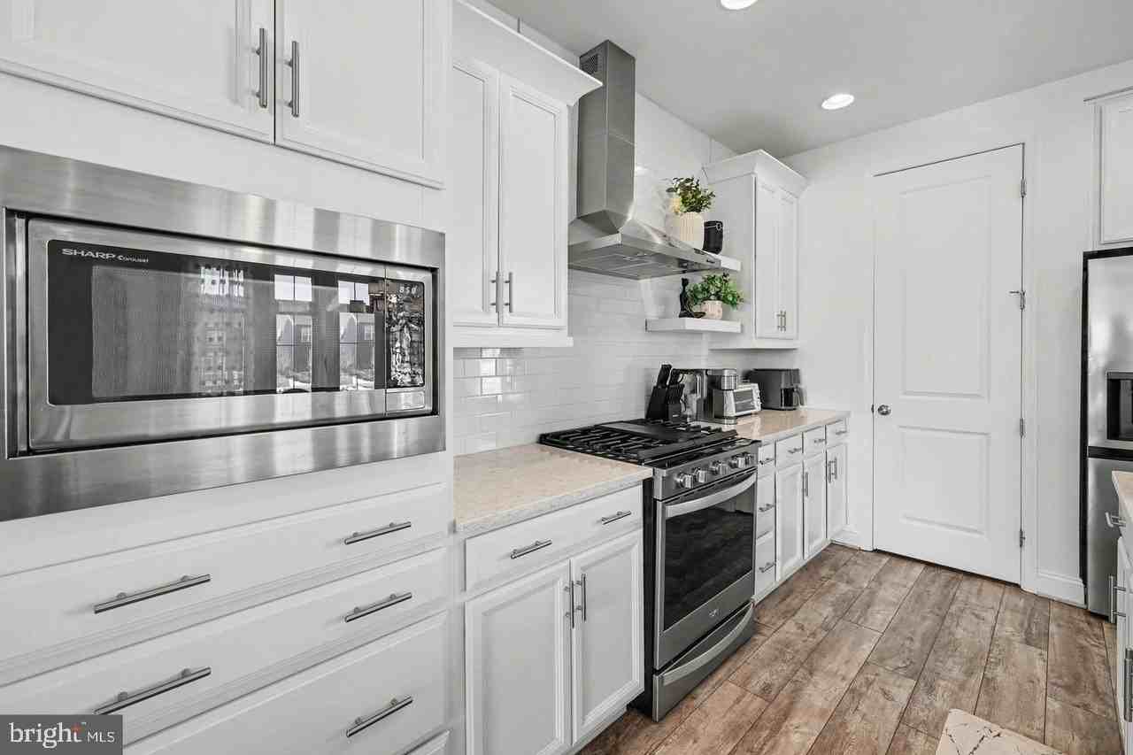 3111 Ben St - Photo 7 of 26