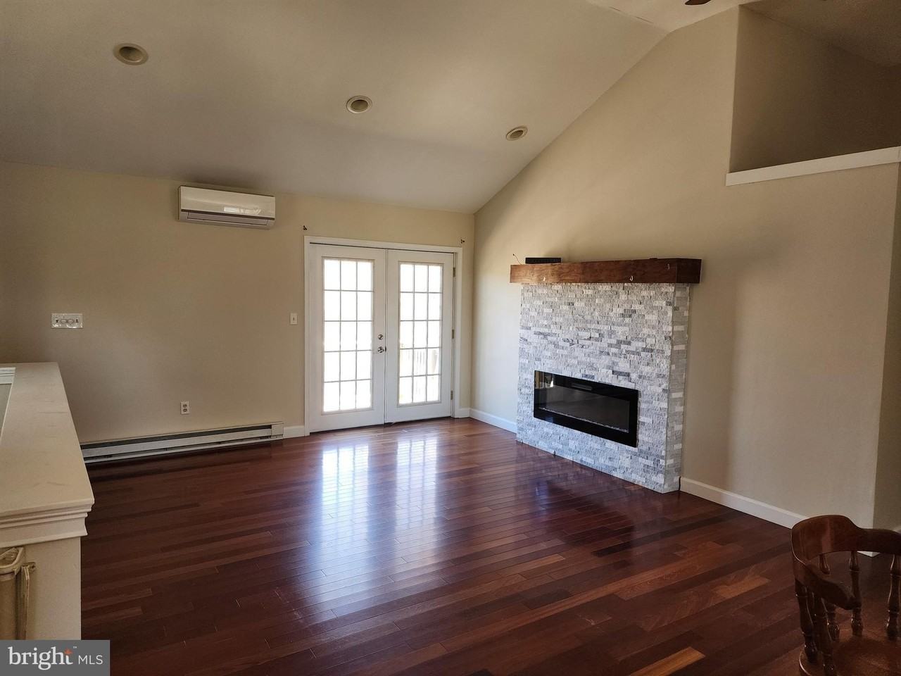 108 Elizabeth Dr - Photo 4 of 14