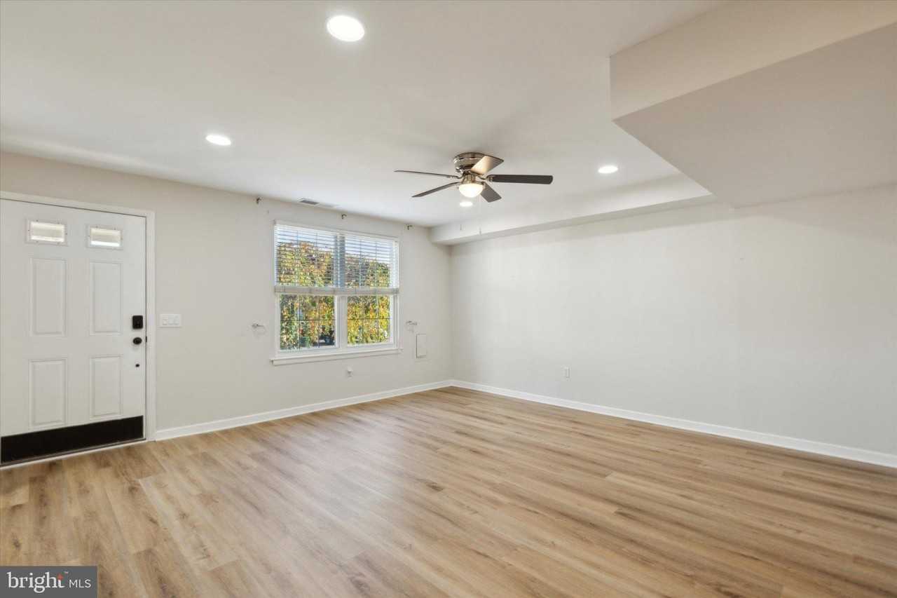 2523 Devonshire Ct - Photo 3 of 23