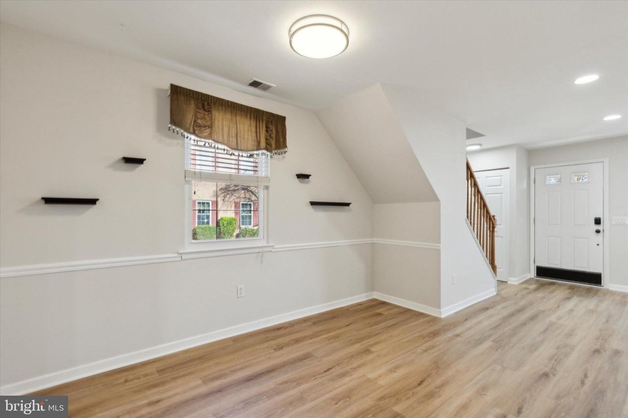 2523 Devonshire Ct - Photo 4 of 23