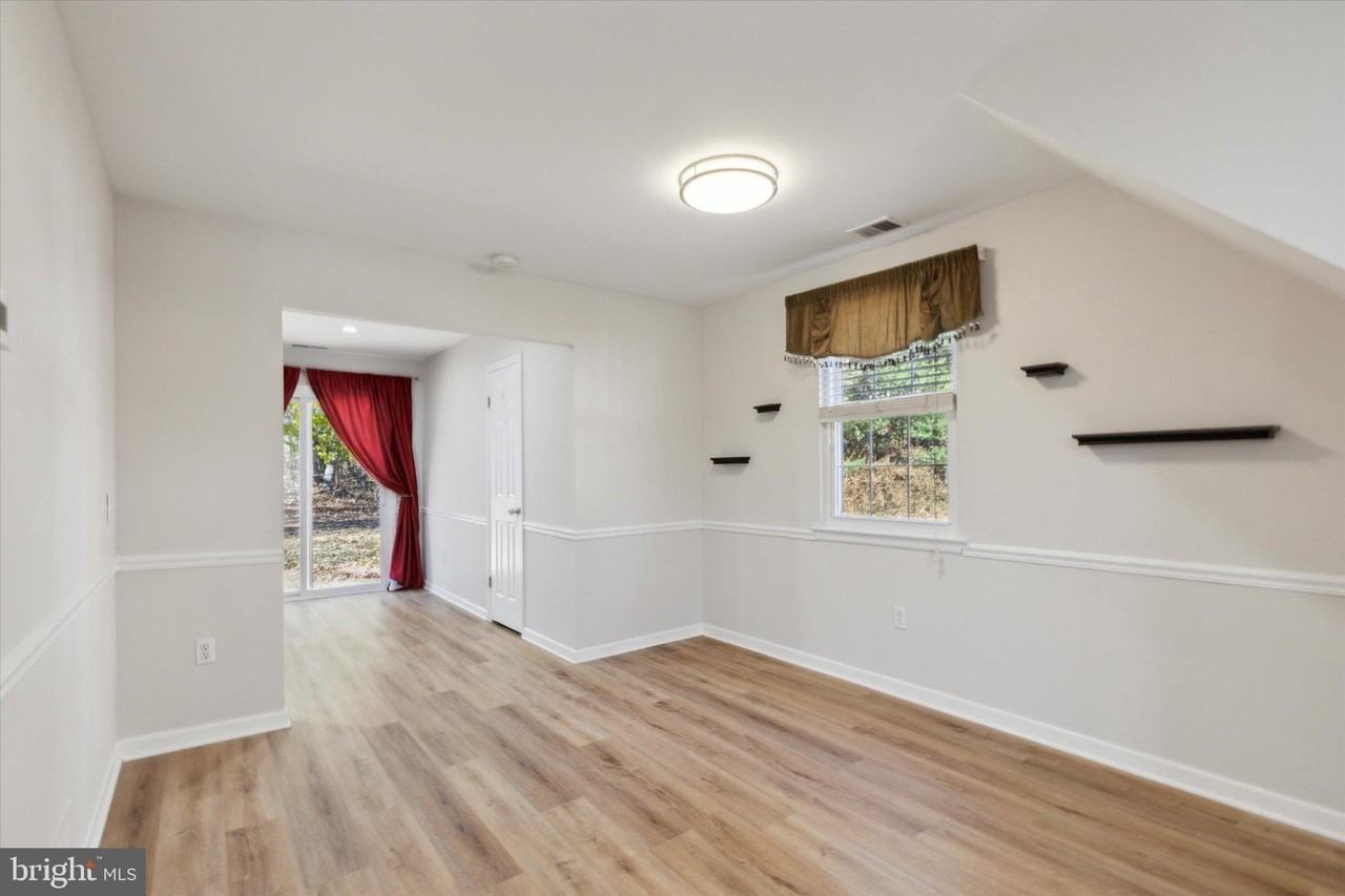 2523 Devonshire Ct - Photo 5 of 23