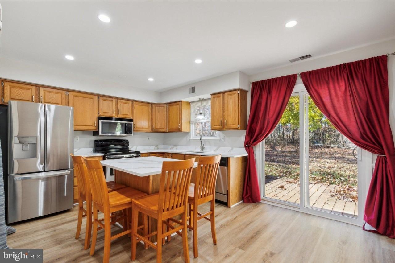 2523 Devonshire Ct - Photo 7 of 23