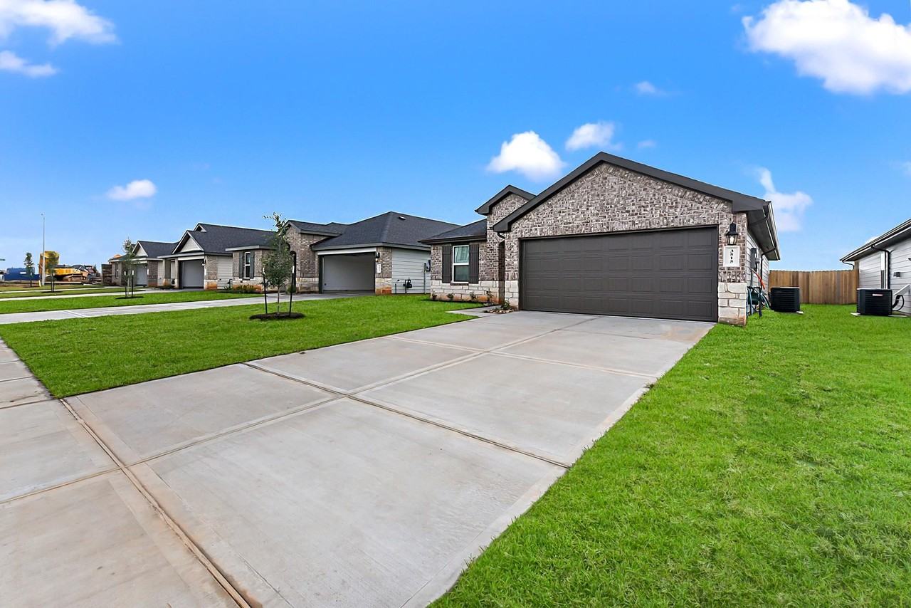 3515 Turnpike Drive - Photo 4 of 44