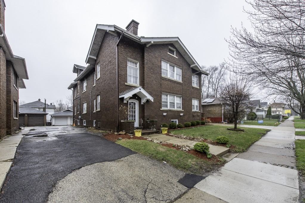 415 W Ridgeland Ave ##2 - Photo 2 of 25