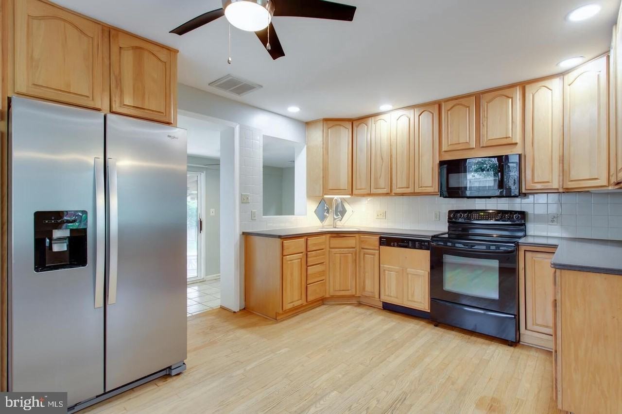 5834 Pratt St - Photo 2 of 44