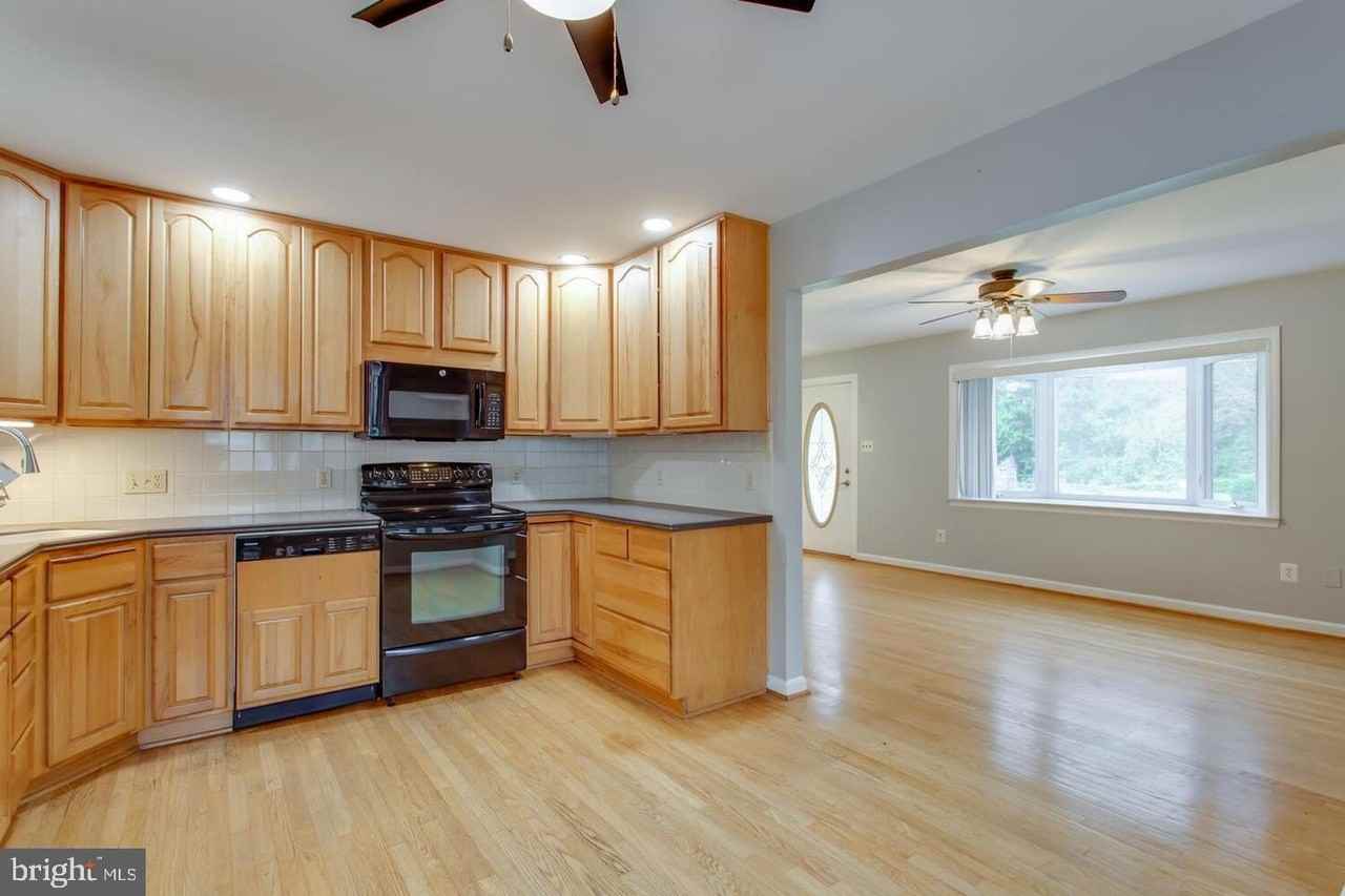 5834 Pratt St - Photo 3 of 44